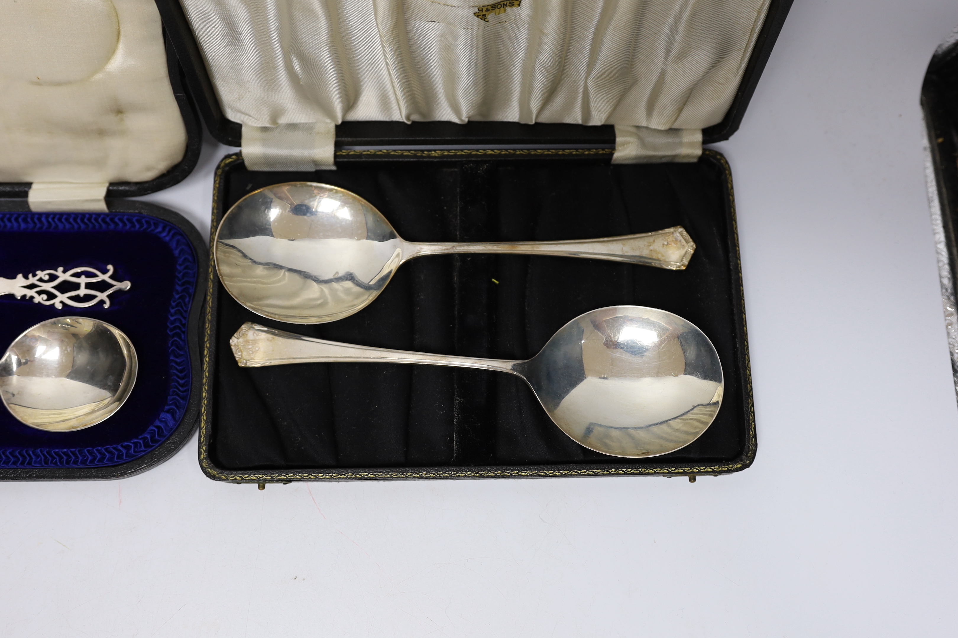 A cased pair of Edwardian silver serving spoons with pierced terminals, Josiah Williams & Co, London, 1907, 17.9cm and one other cased pair of silver servers.